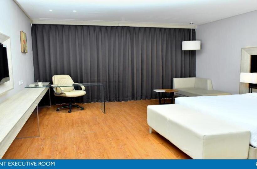 Номер Deluxe Кровать Кинг, Sarovar Portico Morbi