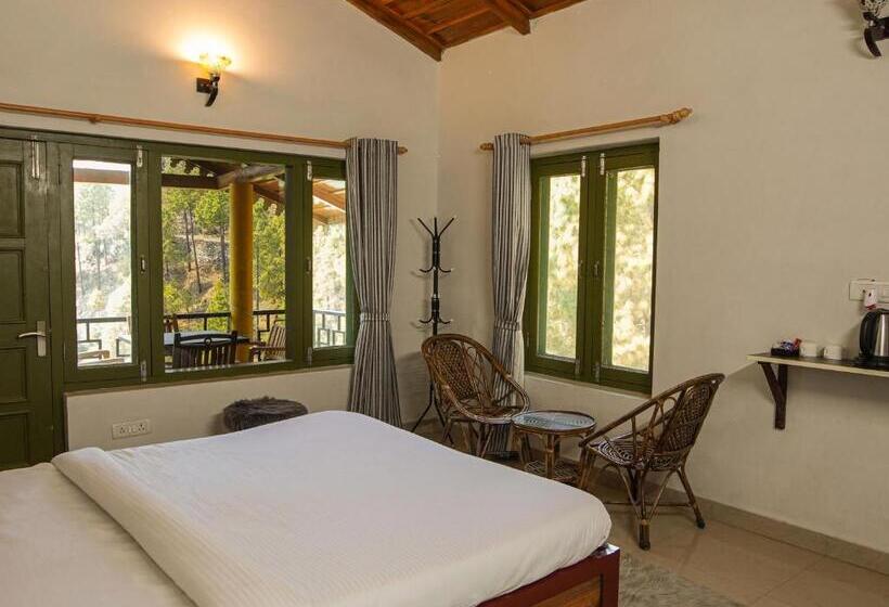 غرفة ديلوكس مزودة بشرفة, Thehimalayanliving Whistling Pines