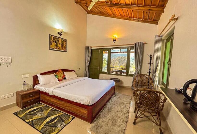 غرفة ديلوكس مزودة بشرفة, Thehimalayanliving Whistling Pines