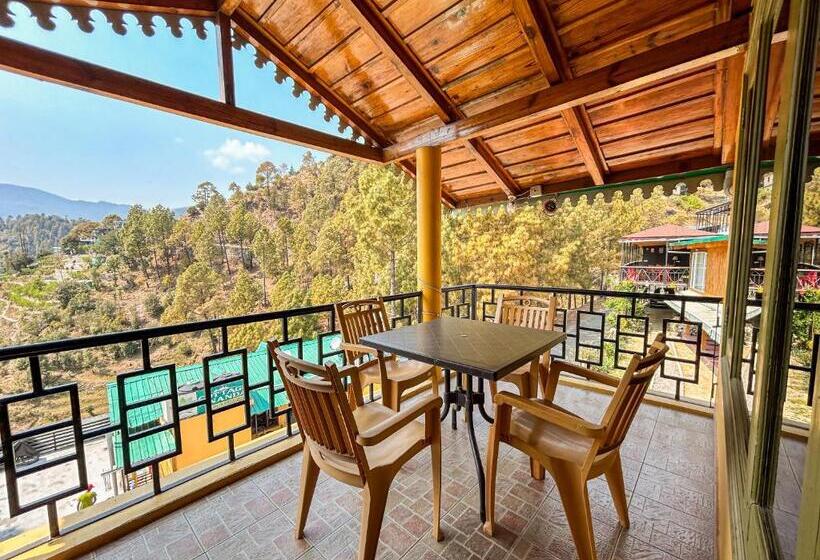 غرفة ديلوكس مزودة بشرفة, Thehimalayanliving Whistling Pines