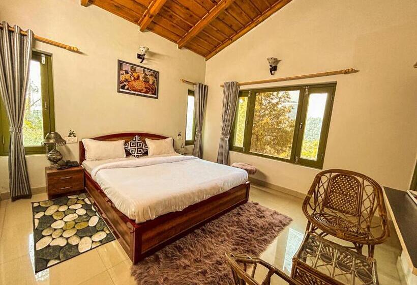 غرفة ديلوكس مزودة بشرفة, Thehimalayanliving Whistling Pines