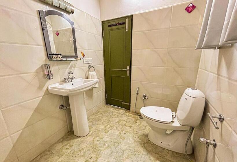 غرفة ديلوكس مزودة بشرفة, Thehimalayanliving Whistling Pines