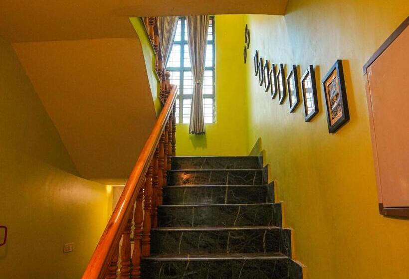 غرفة ديلوكس مزودة بشرفة, Thehimalayanliving Whistling Pines