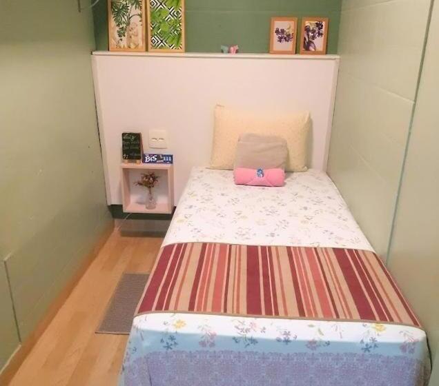 اتاق استاندارد یک تخته با سرویس بهداشتی مشترک, Elô Hostel