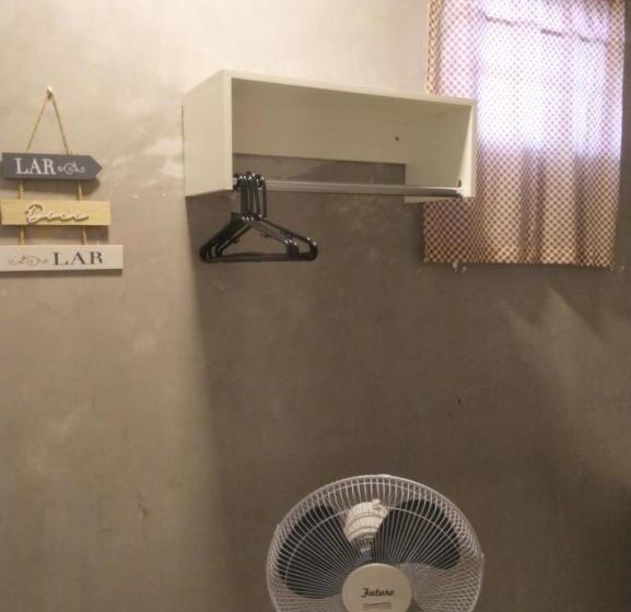 اتاق استاندارد یک تخته با سرویس بهداشتی مشترک, Elô Hostel