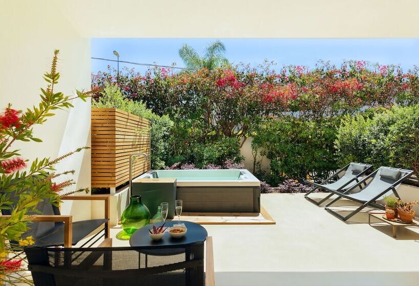 豪华房间带漩涡浴缸, Domìa Boutique Hotel E Cucina