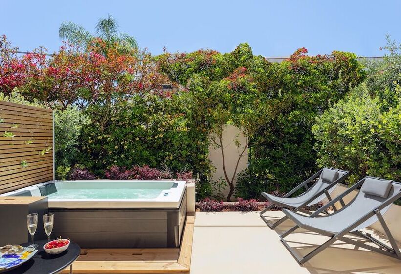 豪华房间带漩涡浴缸, Domìa Boutique Hotel E Cucina