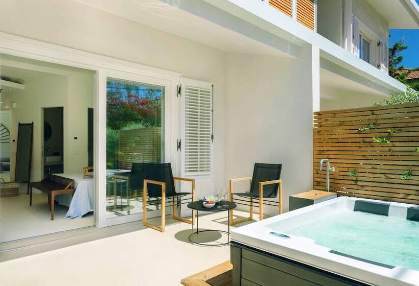 豪华房间带漩涡浴缸, Domìa Boutique Hotel E Cucina