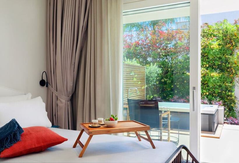 豪华房间带漩涡浴缸, Domìa Boutique Hotel E Cucina