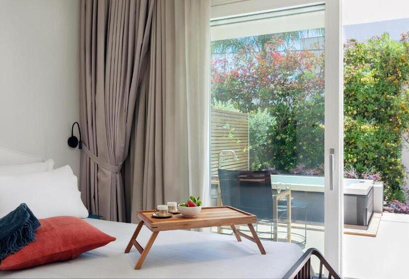 豪华房间带漩涡浴缸, Domìa Boutique Hotel E Cucina