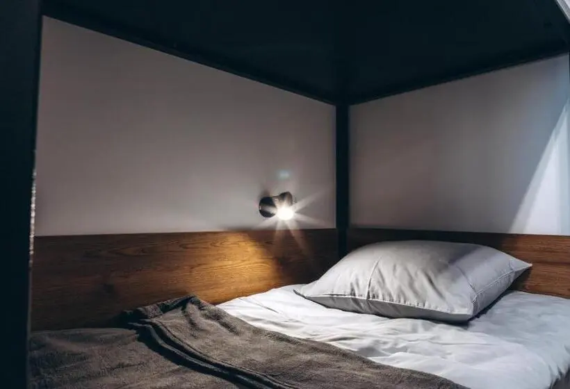 تختخواب در اتاق مشترک, готель хостел Rooms