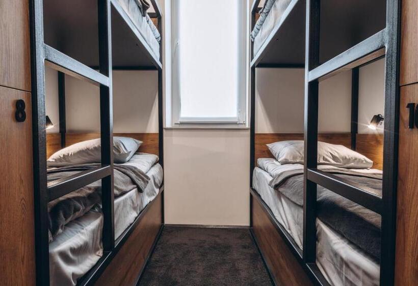 تختخواب در اتاق مشترک, готель хостел Rooms