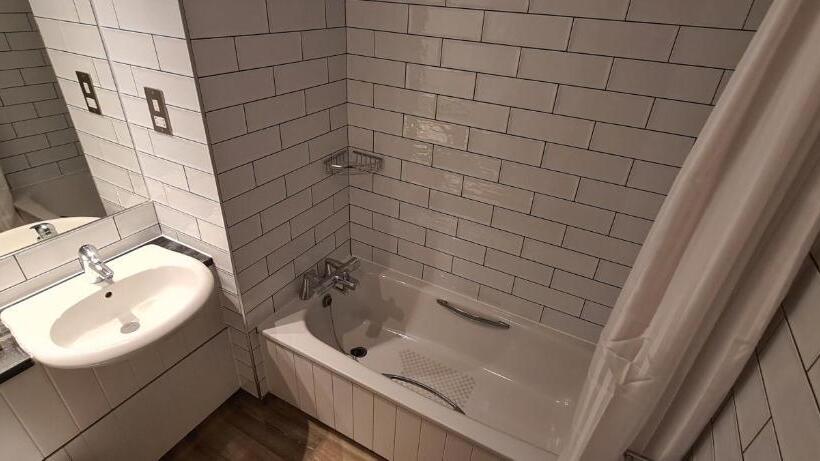 Семейный Номер, Boat & Horses Inn