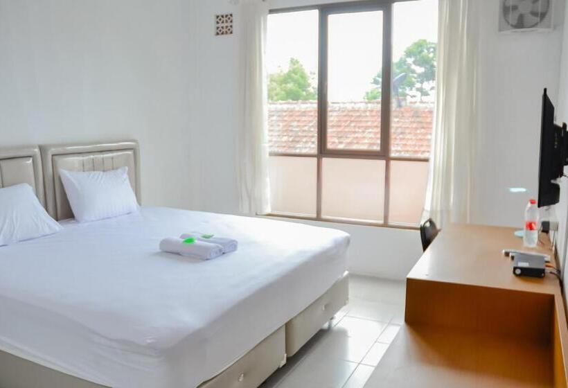 Номер Superior, Bumi Ciboled Mitra Reddoorz Near Gerbang Tol Pamulihan