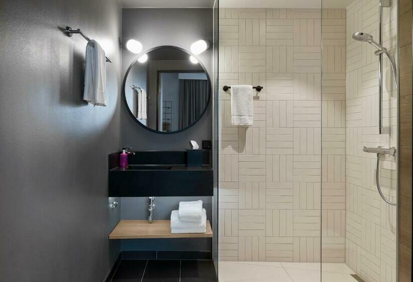 家庭间, Moxy Cologne Bonn Airport