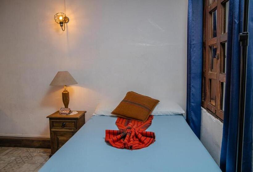 اتاق لوکس سه تخته, Nikikot Hostel &