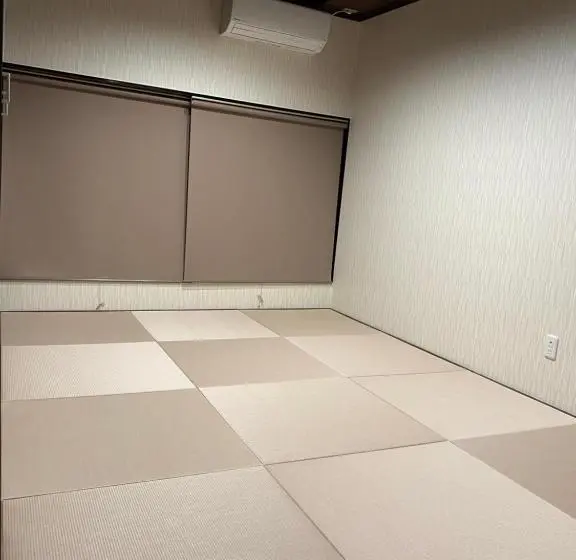 スタンダード４人部屋, 憩ikoi Guest House & Cafe Bar