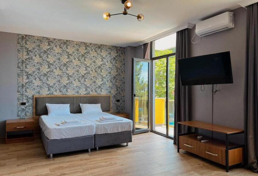 اتاق استاندارد سه تخته با چشم‌انداز استخر, Casa Del Mar