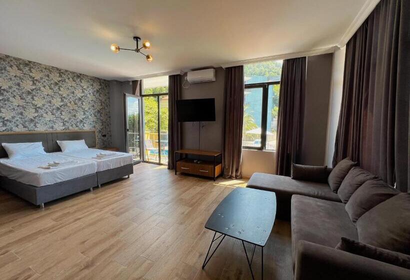 اتاق استاندارد سه تخته با چشم‌انداز استخر, Casa Del Mar