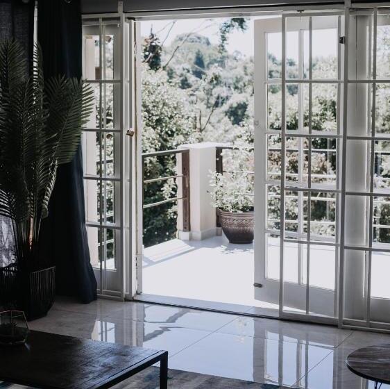 غرفة ديلوكس مزودة بشرفة, The Living Collective Villa