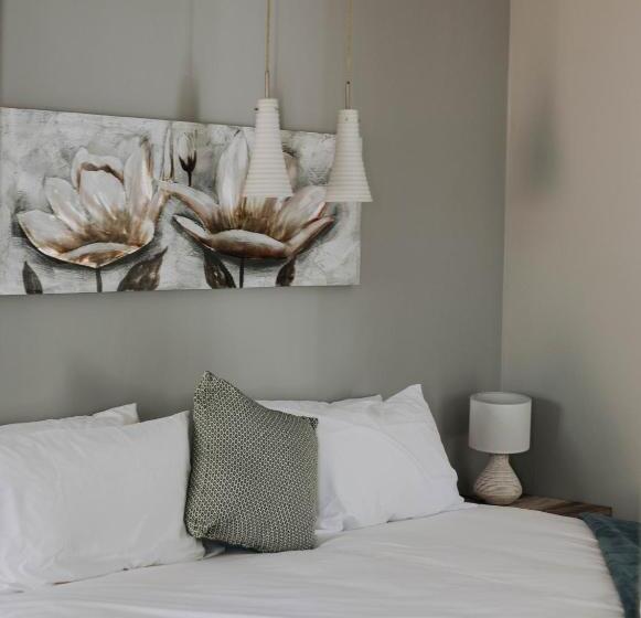 غرفة عائلية, The Living Collective Villa