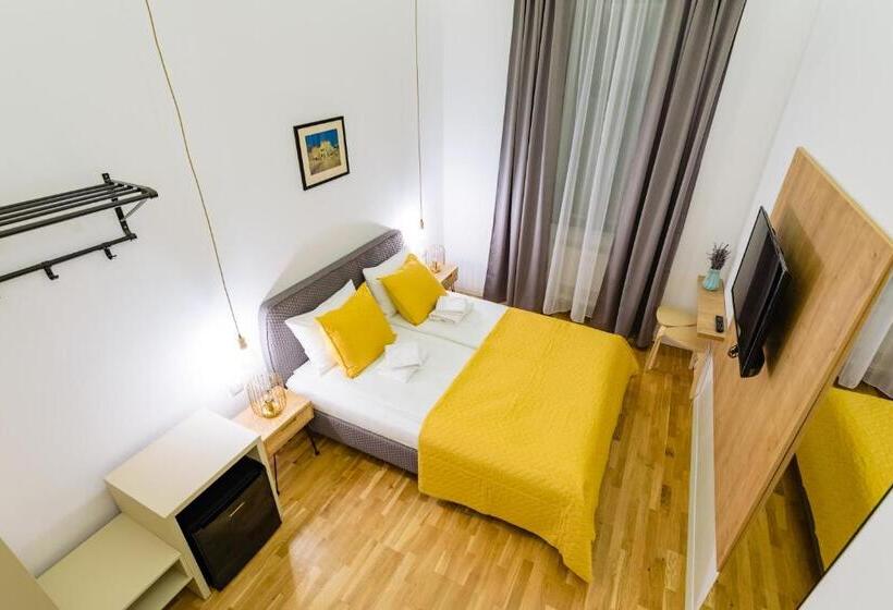 Номер Стандарт, Pensiunea Salina Gymnasium