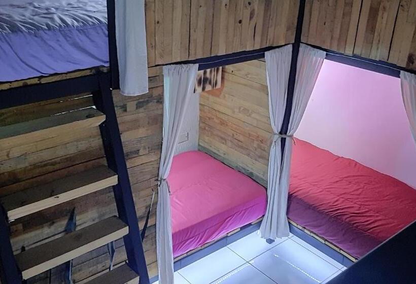 Habitación Cuádruple Estándar Baño Compartido, The Host Puerto Iguazú