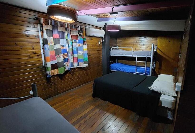 Habitación Cuádruple Estándar Baño Compartido, The Host Puerto Iguazú