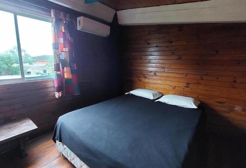 Habitación Estándar Baño Compartido, The Host Puerto Iguazú