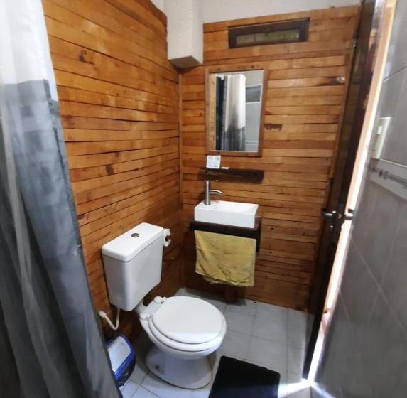 Habitación Estándar Baño Compartido, The Host Puerto Iguazú