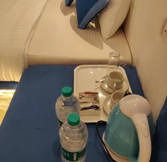 Economy Zimmer, Makarios Boutique