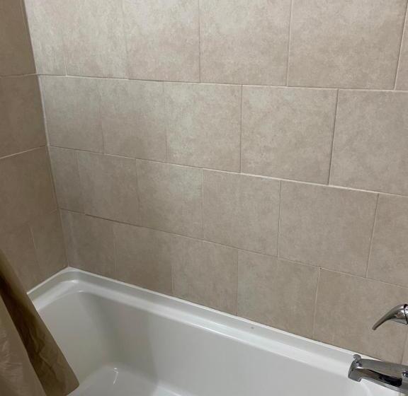 이코노미 룸, Budget Inn