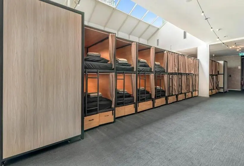 ルームシェアのワンベッド, Tequila Sunrise Hostel Surfers Paradise