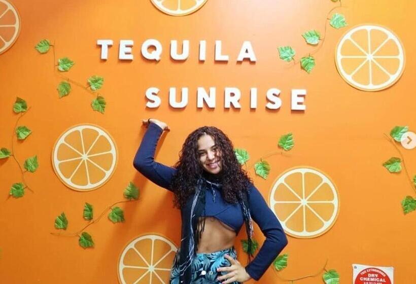 سرير فى غرفة مشتركه, Tequila Sunrise Hostel Surfers Paradise