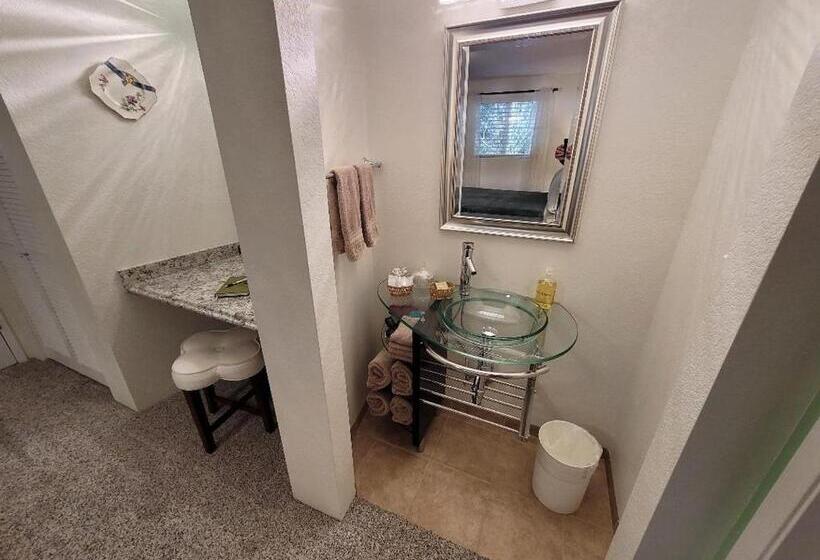 Номер Deluxe, Misty Valley Inn