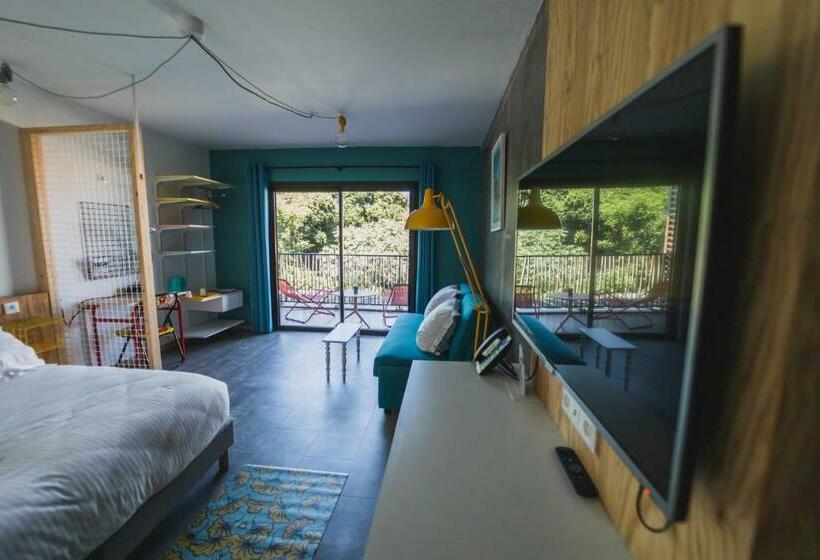 اتاق سوپریور چهار تخته, Hôtel Le Terre Sainte