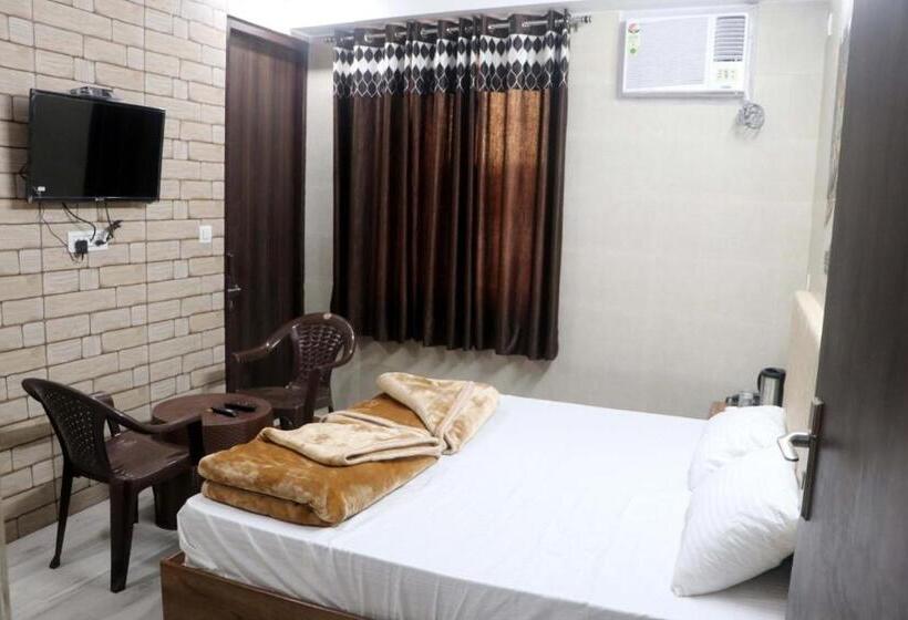 Quarto Deluxe, Krishna Dreams