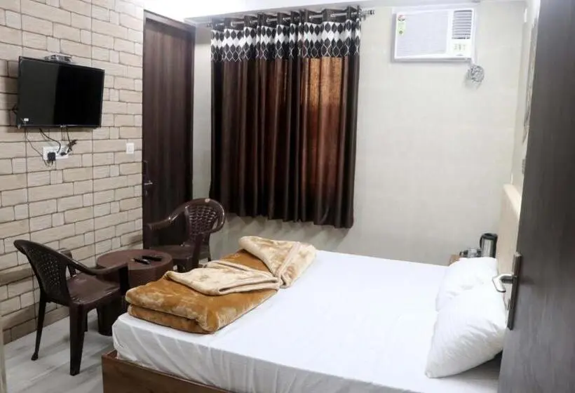 Deluxe Room, Krishna Dreams