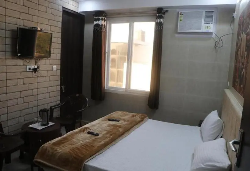 Deluxe Room, Krishna Dreams