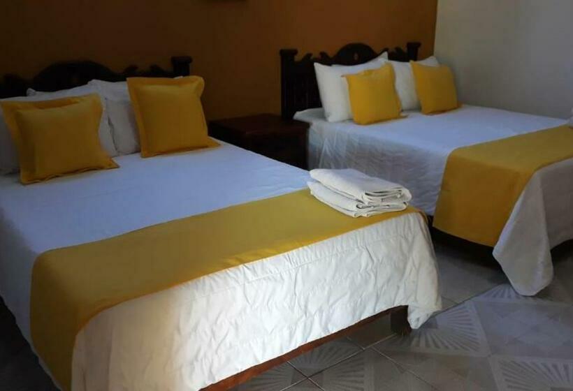 غرفه قياسيه سريرين مزدوجين, Muñoz De Luna