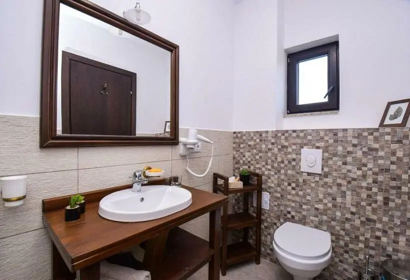 اتاق استاندارد با بالکن, Yara