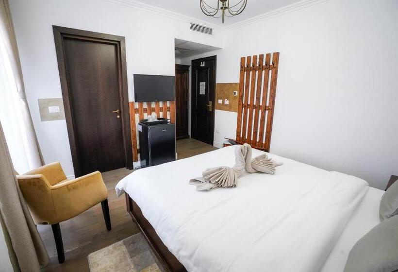 스탠다드 발코니 룸, Yara