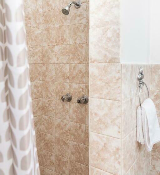 חדר סטנדרט יחיד, New Crown Hotel Motel