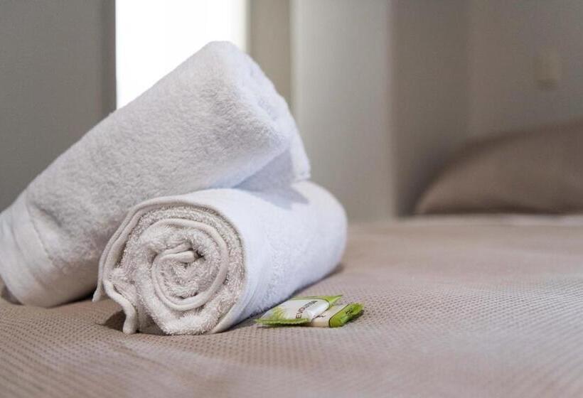 חדר סטנדרט חדר אמבטיה משותף, New Crown Hotel Motel