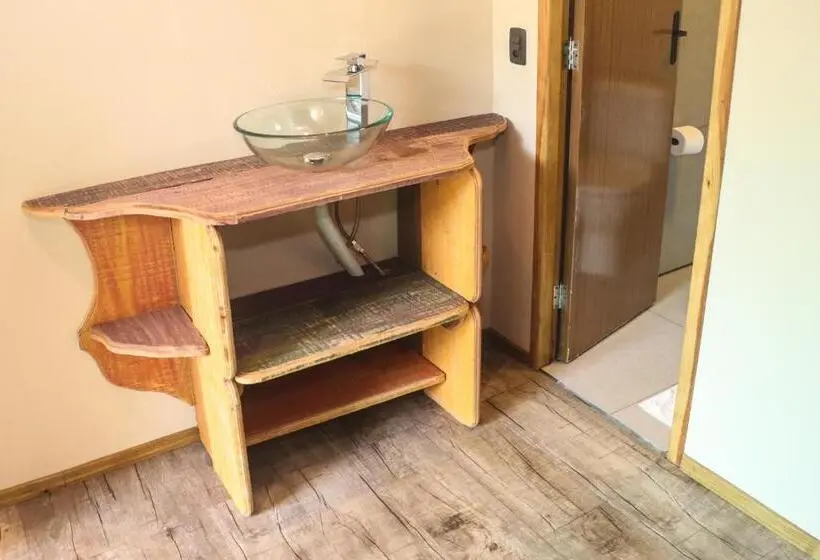 سوییت با چشم‌انداز باغ, Bossa Beach House
