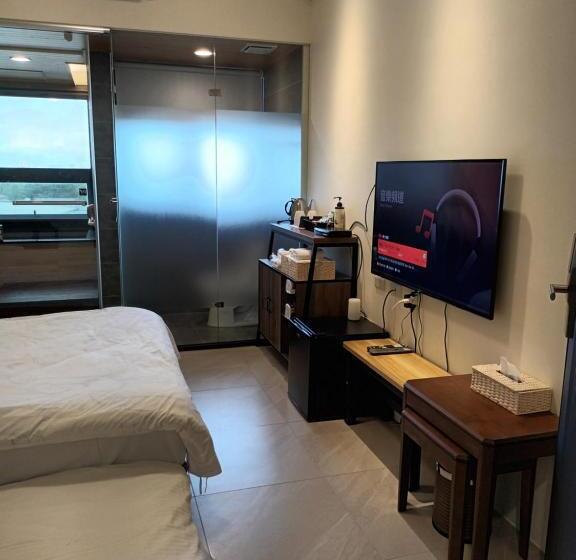 اتاق استاندارد با وان آب گرم, Silence And Stillness