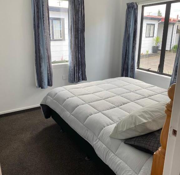 Студия Стандарт, Windsor Motel