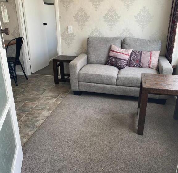 Семейный Номер, Windsor Motel