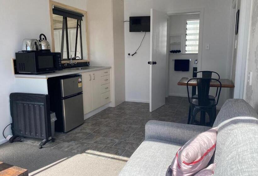 Семейный Номер, Windsor Motel