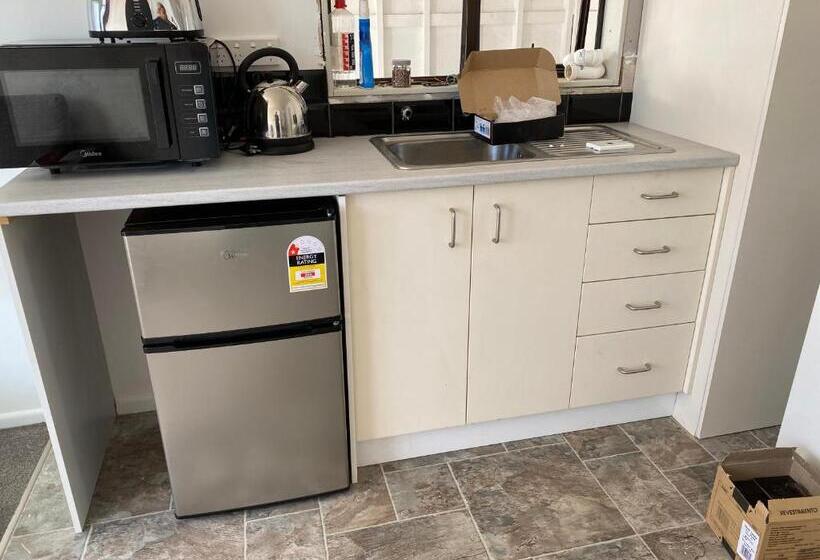 Семейный Номер, Windsor Motel